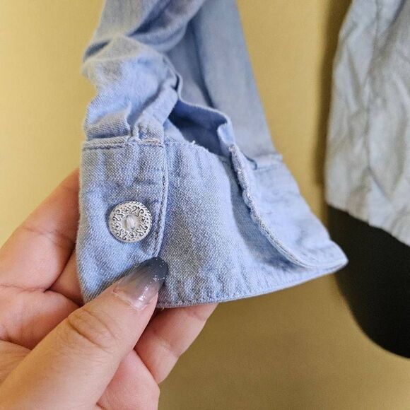 Kenneth Scott Chambray Button Down Top - Picture 4 of 8